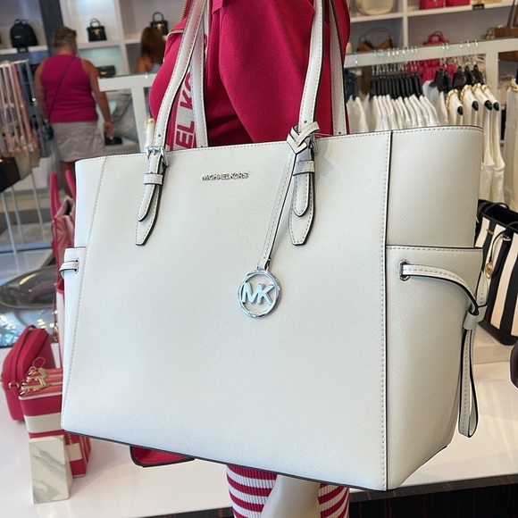 MICHAEL KORS
Jet Set Travel Lg Saffiano Leather Drawstring Travel Tote Shoulder - Picture 4 of 16